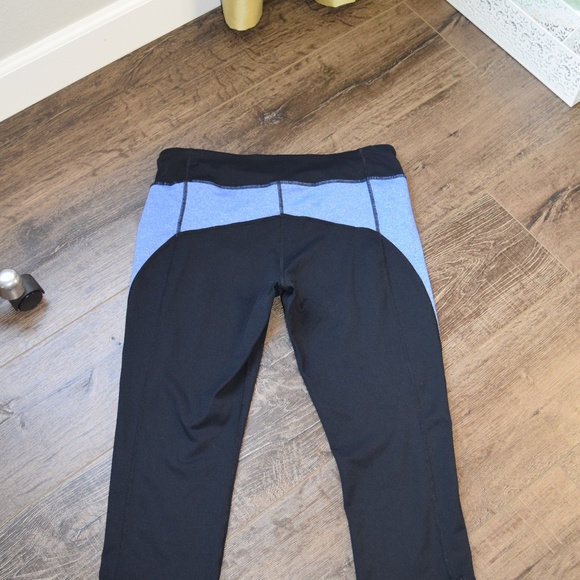 Cabi #809 Racer Crop - Picture 5 of 8